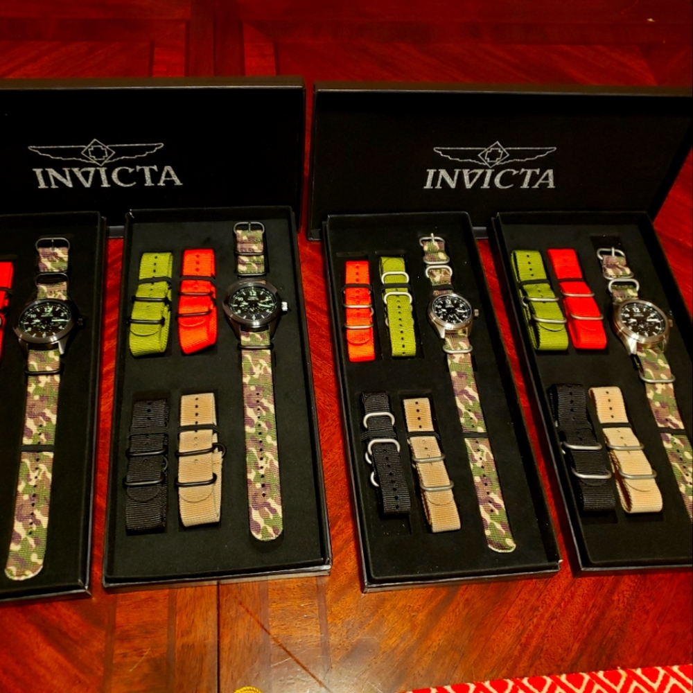 Invicta camoflage watch set with new functioning battery.